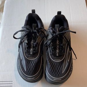 Altra brand zero drop running shoes women 7.5